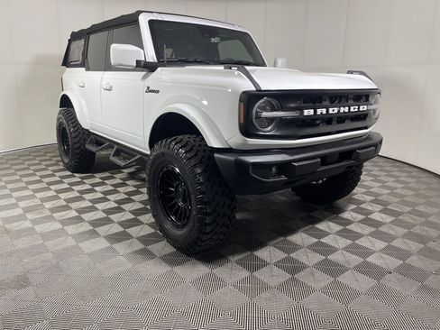 Used 2022 Ford Bronco Outer Banks AWD/4WD image 2