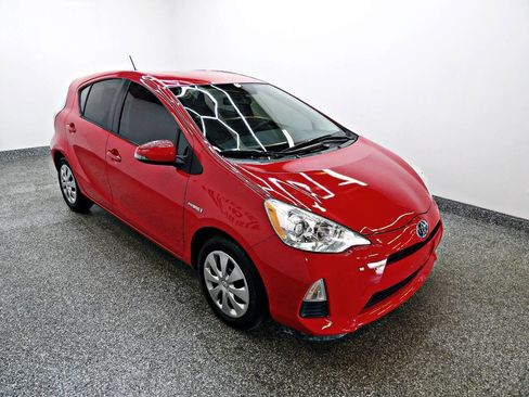 Used 2014 Toyota Prius C Two image 3