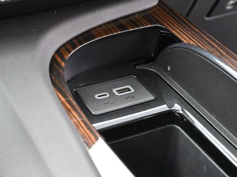 Used 2023 Cadillac Escalade Premium Luxury AWD/4WD image 29