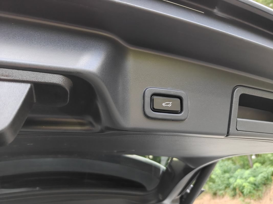 Used 2020 Land Rover Range Rover Evoque SE AWD/4WD image 19