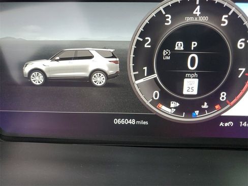 Used 2019 Land Rover Discovery HSE image 12