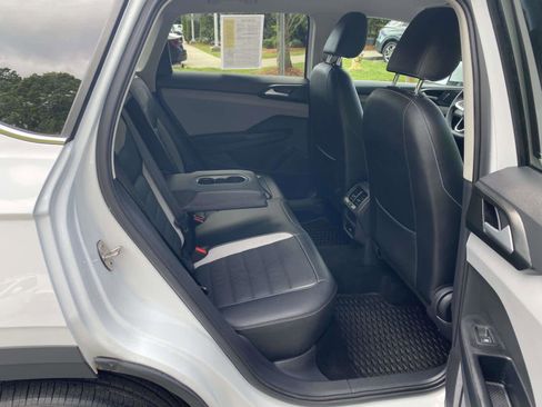 Certified 2022 Volkswagen Taos SEL AWD/4WD image 30