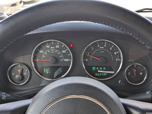 Used 2017 Jeep Wrangler Unlimited Rubicon w/ Connectivity Group image 27