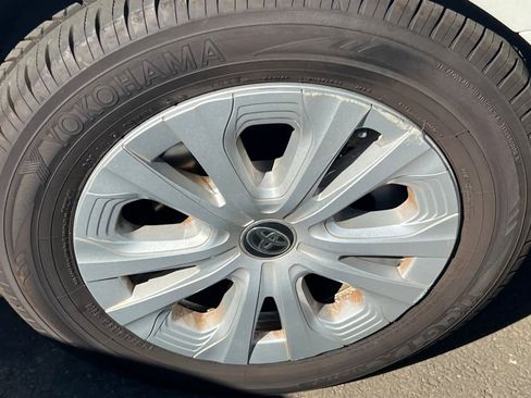 Used 2019 Toyota Prius LE image 15