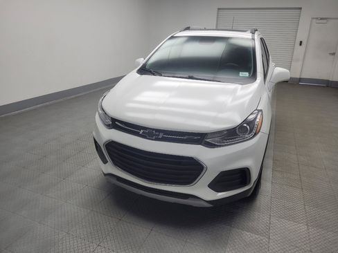 Used 2020 Chevrolet Trax LT w/ Sun & Sound Package FWD image 15