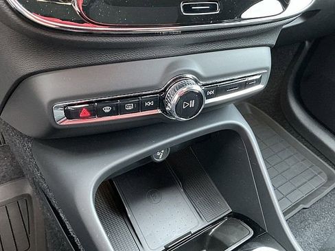 New 2026 Volvo XC40 B5 Ultra w/ Climate Package image 18