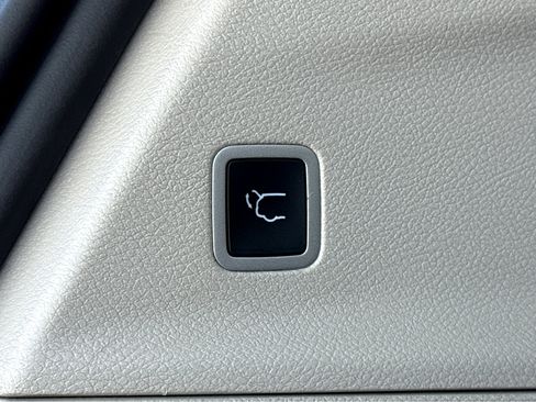 Used 2022 Chrysler Pacifica Touring-L image 28