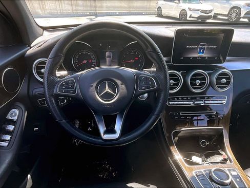 Used 2019 Mercedes-Benz GLC 300 4MATIC image 6