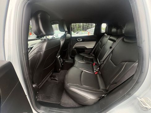 Used 2025 Jeep Compass Limited image 27