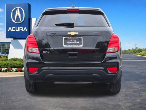 Used 2020 Chevrolet Trax LS w/ LPO, Cargo Package FWD image 15
