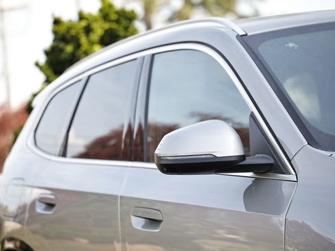 Used 2026 BMW X1 xDrive28i image 3