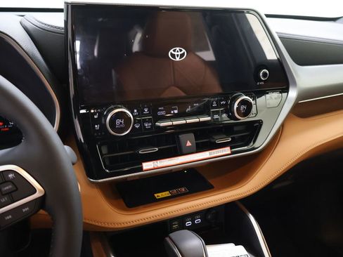 New 2026 Toyota Highlander Platinum AWD/4WD image 22