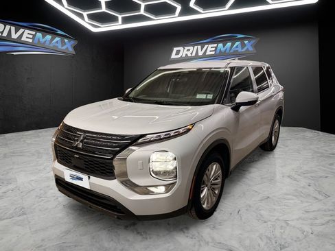 Used 2022 Mitsubishi Outlander ES AWD/4WD image 1