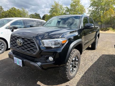Used 2021 Toyota Tacoma TRD Off-Road w/ Technology Package AWD/4WD image 3