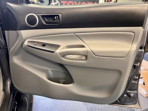 Used 2012 Toyota Tacoma PreRunner w/ SR5 Pkg image 20