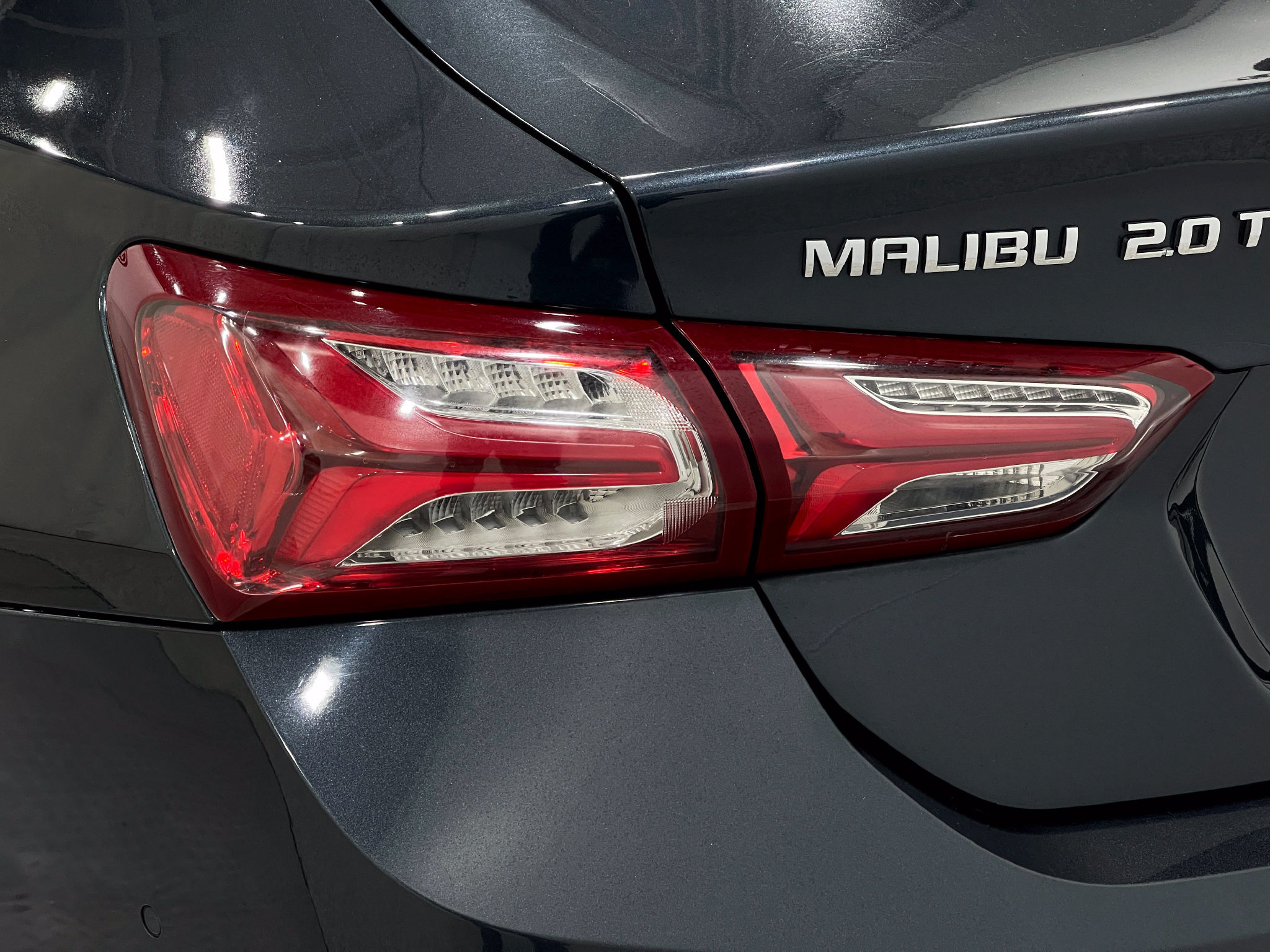 Used 2020 Chevrolet Malibu Premier FWD image 32
