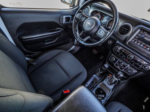Used 2021 Jeep Gladiator Willys image 34