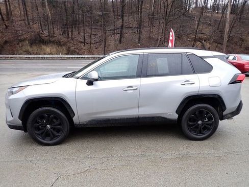 Used 2024 Toyota RAV4 SE image 6