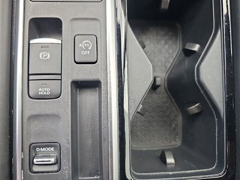 Used 2025 Nissan Pathfinder SL FWD image 22