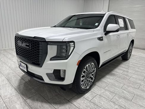 Used 2023 GMC Yukon XL Denali Ultimate AWD/4WD image 1