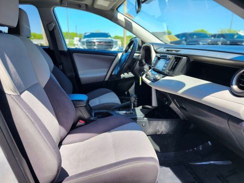 Used 2015 Toyota RAV4 XLE AWD/4WD image 9