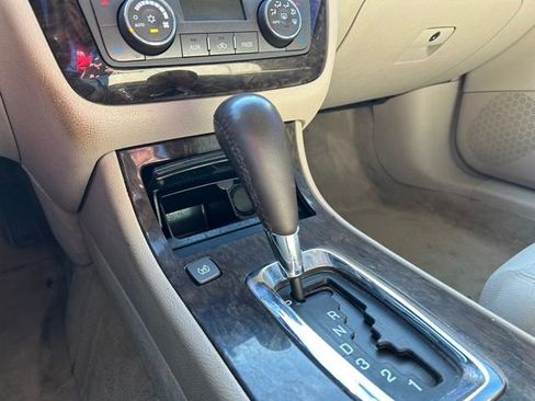 Used 2011 Cadillac DTS Luxury image 34