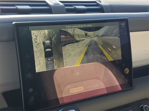 Used 2023 Land Rover Defender 90 X-Dynamic SE image 28