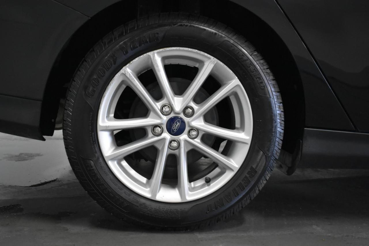 Used 2017 Ford Focus SE FWD image 17
