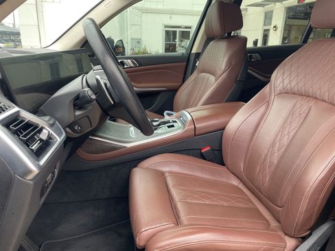 Used 2023 BMW X7 xDrive40i w/ Executive Package image 9