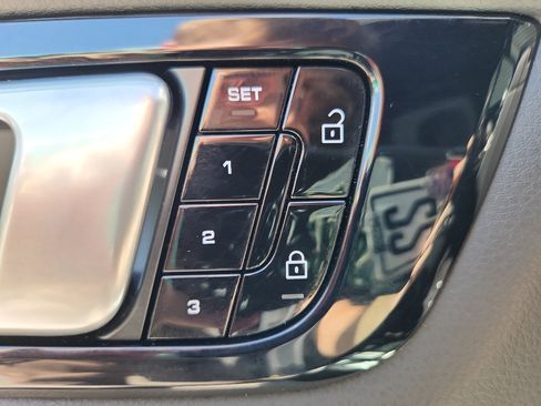 Certified 2020 Porsche Cayenne image 14