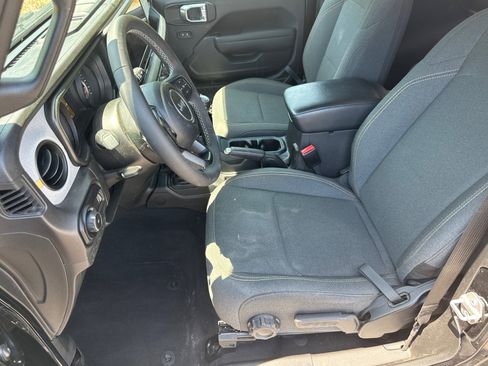 Used 2025 Jeep Wrangler Sport AWD/4WD image 9