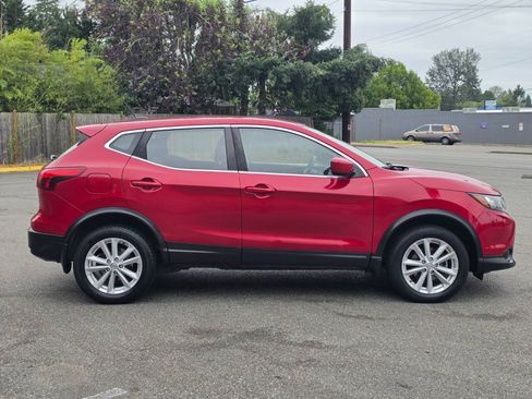 Used 2018 Nissan Rogue Sport S w/ S Appearance Package AWD/4WD image 3