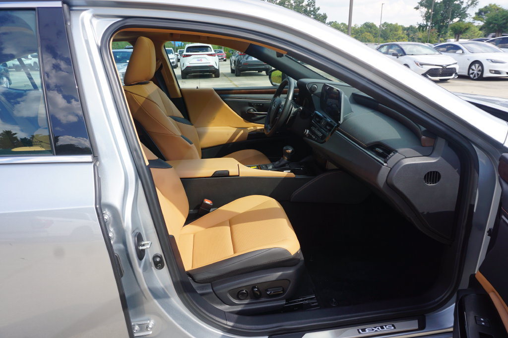 Used 2024 Lexus ES 350 w/ Premium Package FWD image 18