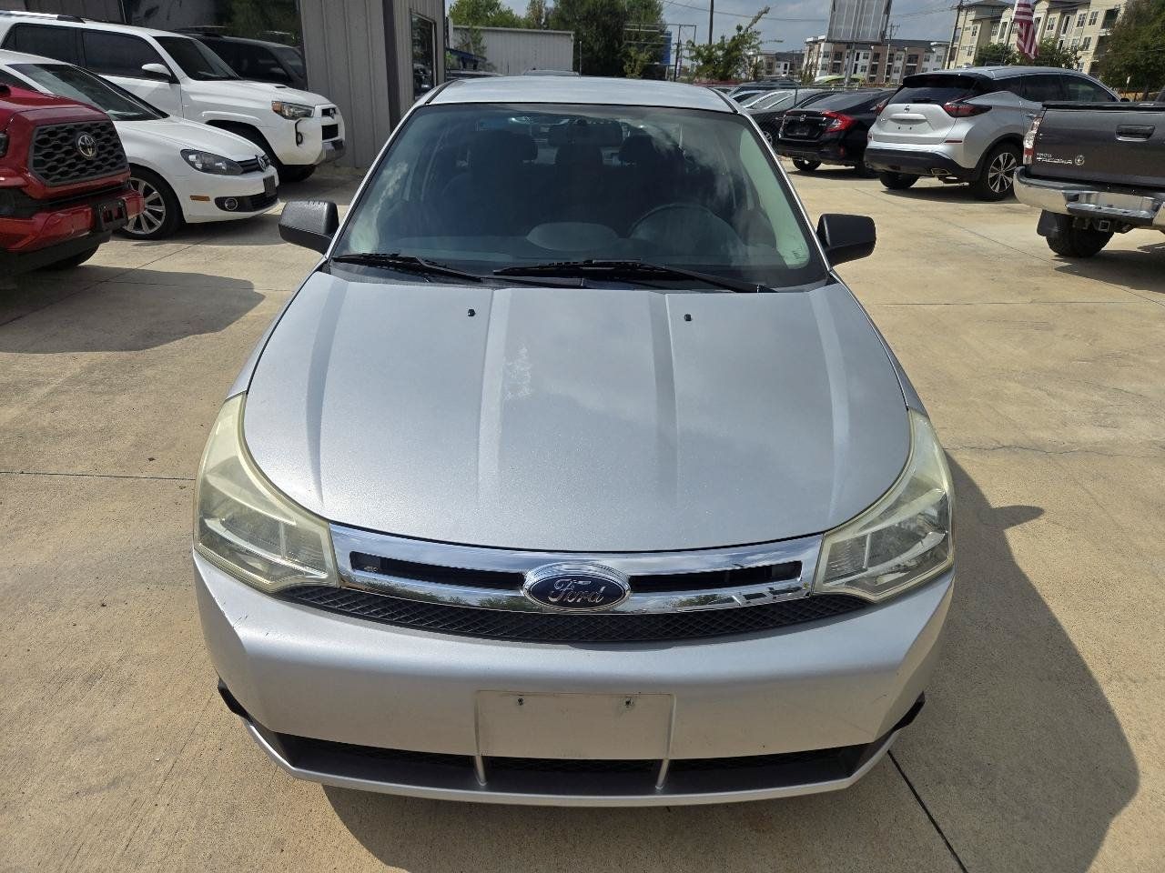 Used 2009 Ford Focus SE FWD image 2