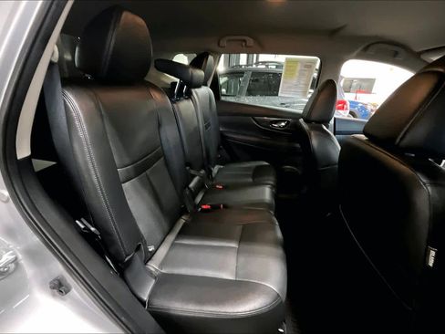 Used 2016 Nissan Rogue SL image 18