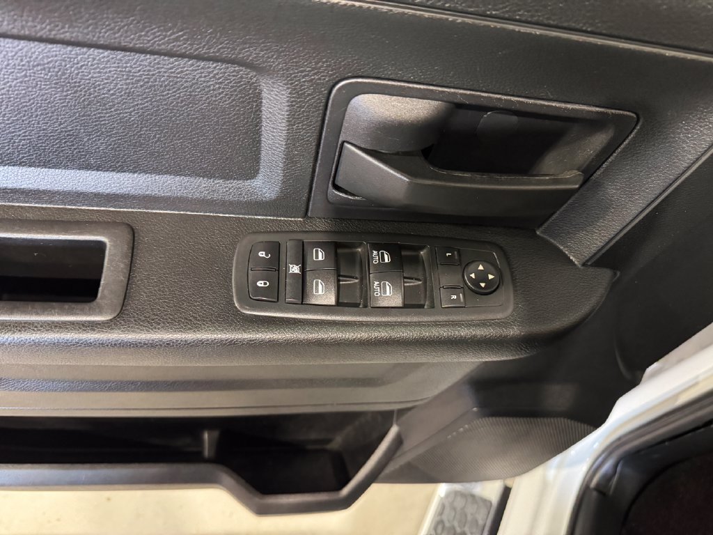 Used 2018 RAM 1500 Express w/ Express Value Package AWD/4WD image 17