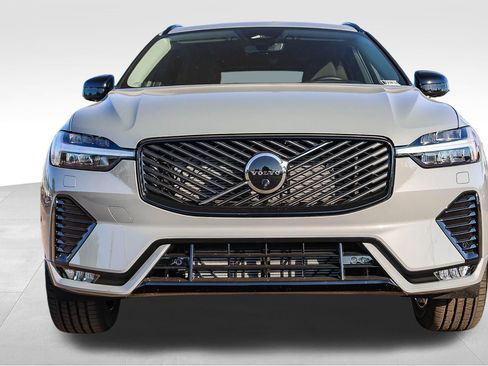 New 2026 Volvo XC60 B5 Plus AWD/4WD image 2
