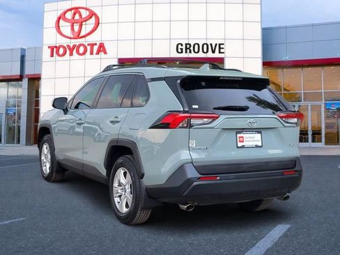Used 2021 Toyota RAV4 XLE w/ Convenience Package FWD image 3