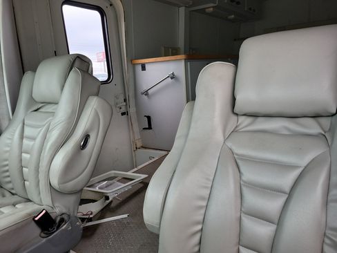 Used 2007 Ford E-450 and Econoline 450 image 14