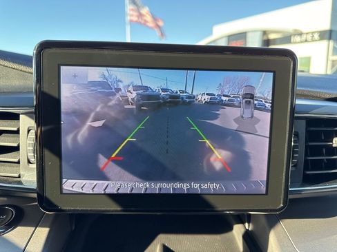 Used 2022 Ford Explorer XLT w/ Equipment Group 202A image 22