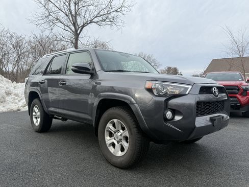 Used 2016 Toyota 4Runner SR5 Premium image 3