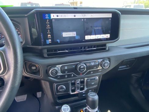 Used 2025 Jeep Gladiator Sport AWD/4WD image 27