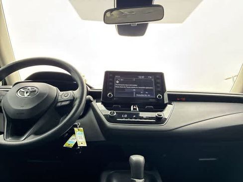 Used 2022 Toyota Corolla LE FWD image 28