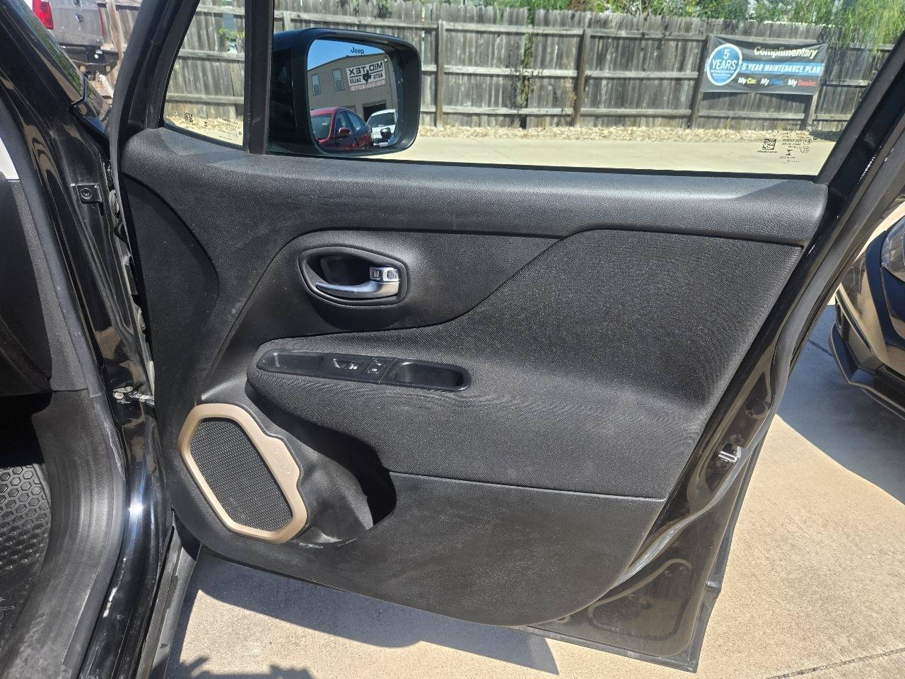 Used 2016 Jeep Renegade Latitude w/ Cold Weather Group AWD/4WD image 19