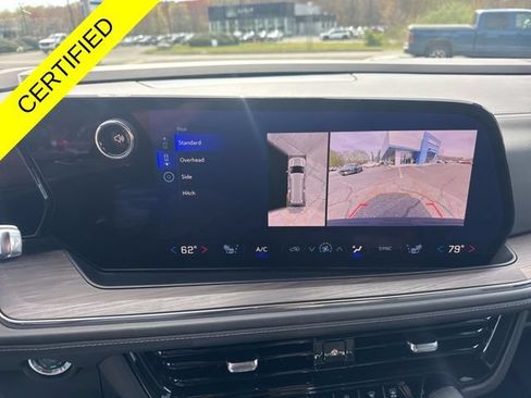Used 2025 Chevrolet Suburban Z71 AWD/4WD image 3