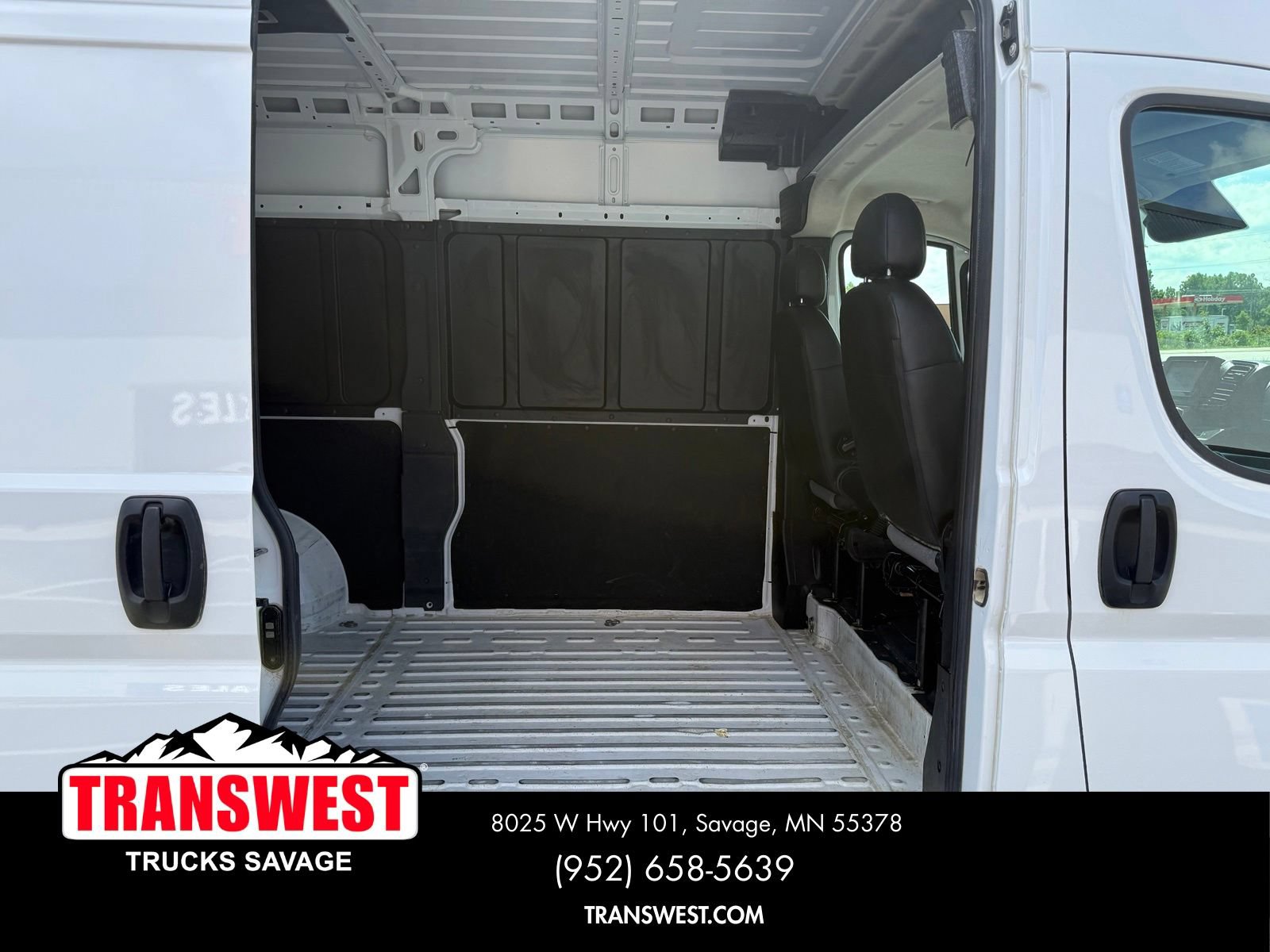 Used 2025 RAM ProMaster 2500 w/ Convenience Group FWD image 11