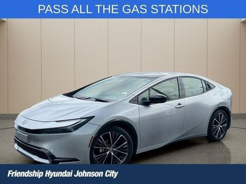 Used 2024 Toyota Prius XLE FWD image 1
