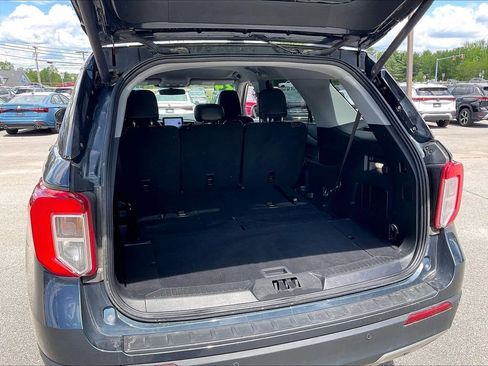 Used 2024 Ford Explorer XLT w/ Equipment Group 202A AWD/4WD image 36
