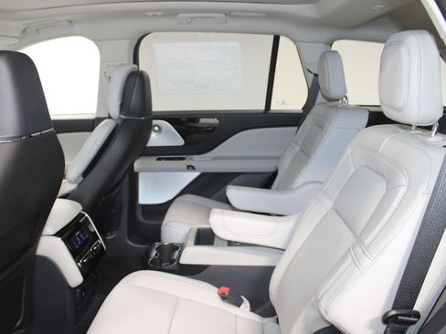 New 2026 Lincoln Aviator Reserve AWD/4WD image 23