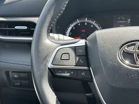 Used 2022 Toyota Highlander LE image 8